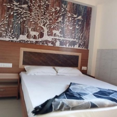 Hotel Shree Krishna 아흐메다바드 외부 사진