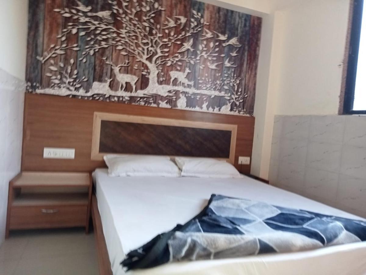 Hotel Shree Krishna 아흐메다바드 외부 사진