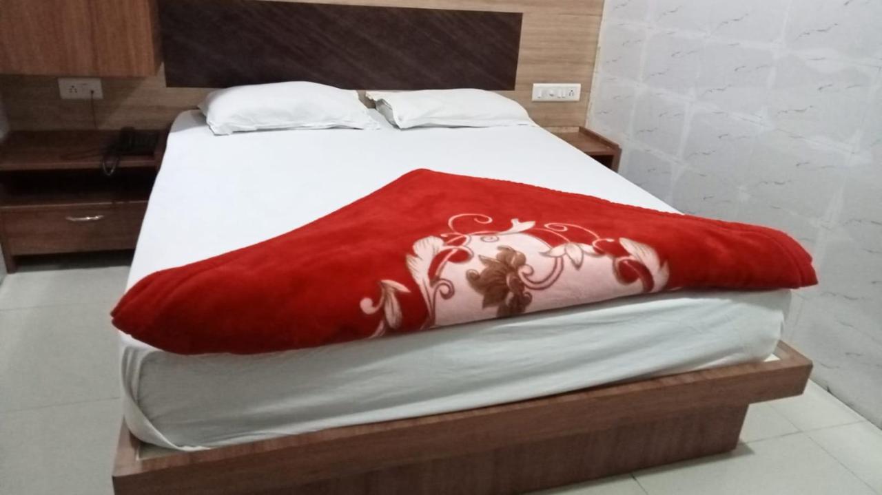 Hotel Shree Krishna 아흐메다바드 외부 사진