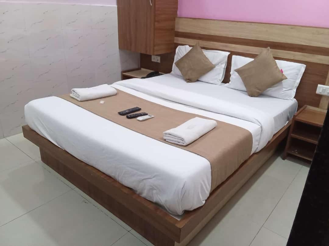 Hotel Shree Krishna 아흐메다바드 외부 사진